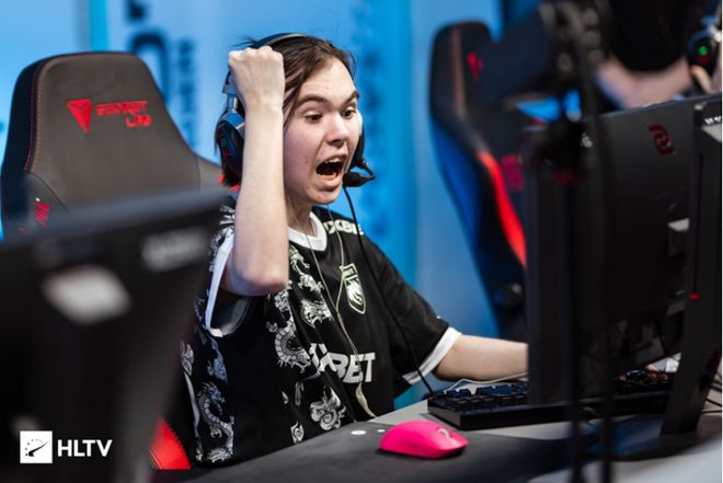 她不仅为自 她不仅为自