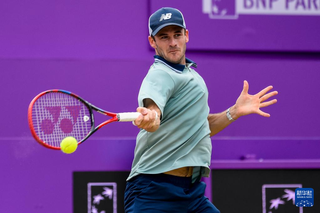 许多人纷纷 许多人纷纷