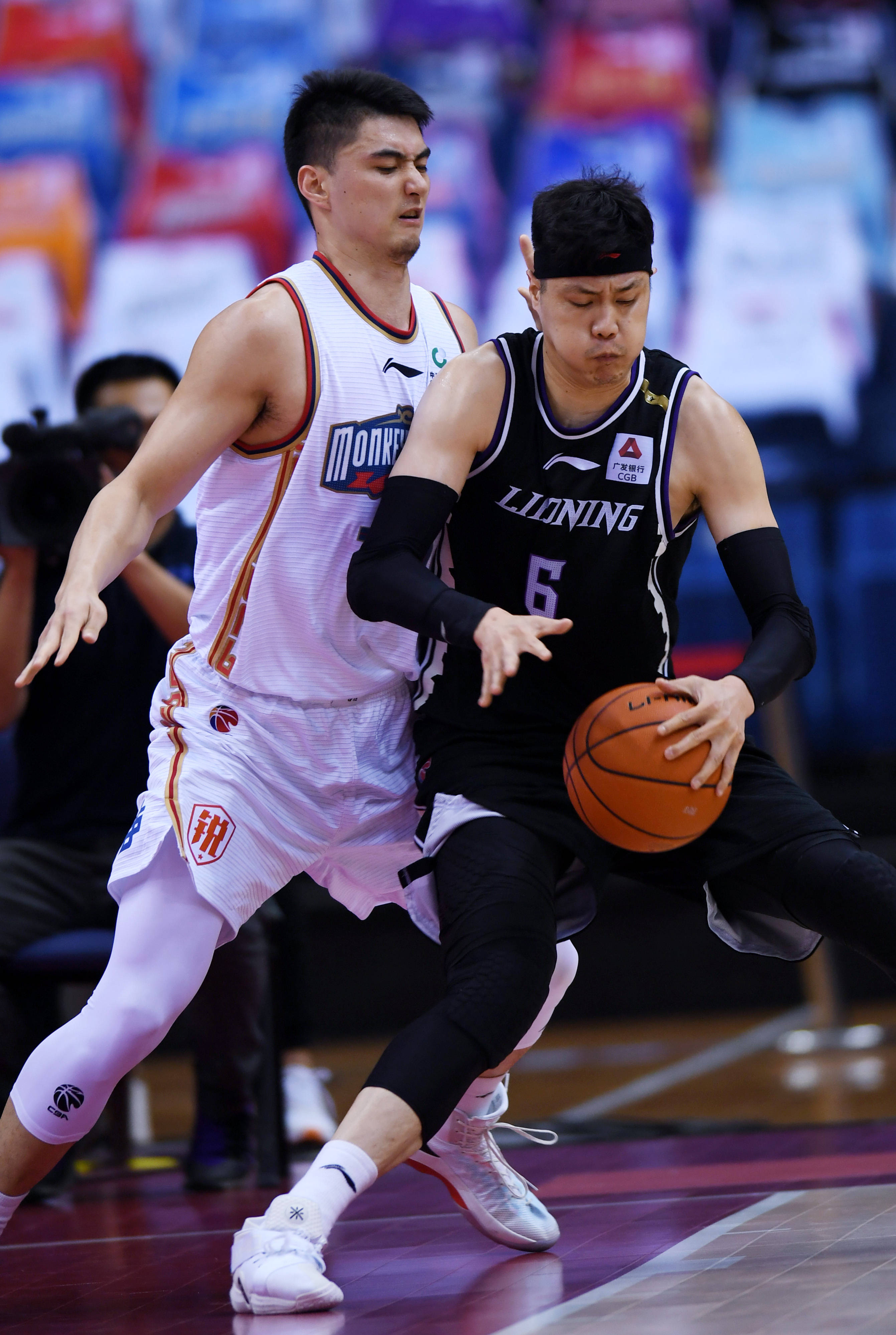 供了一个深 供了一个深