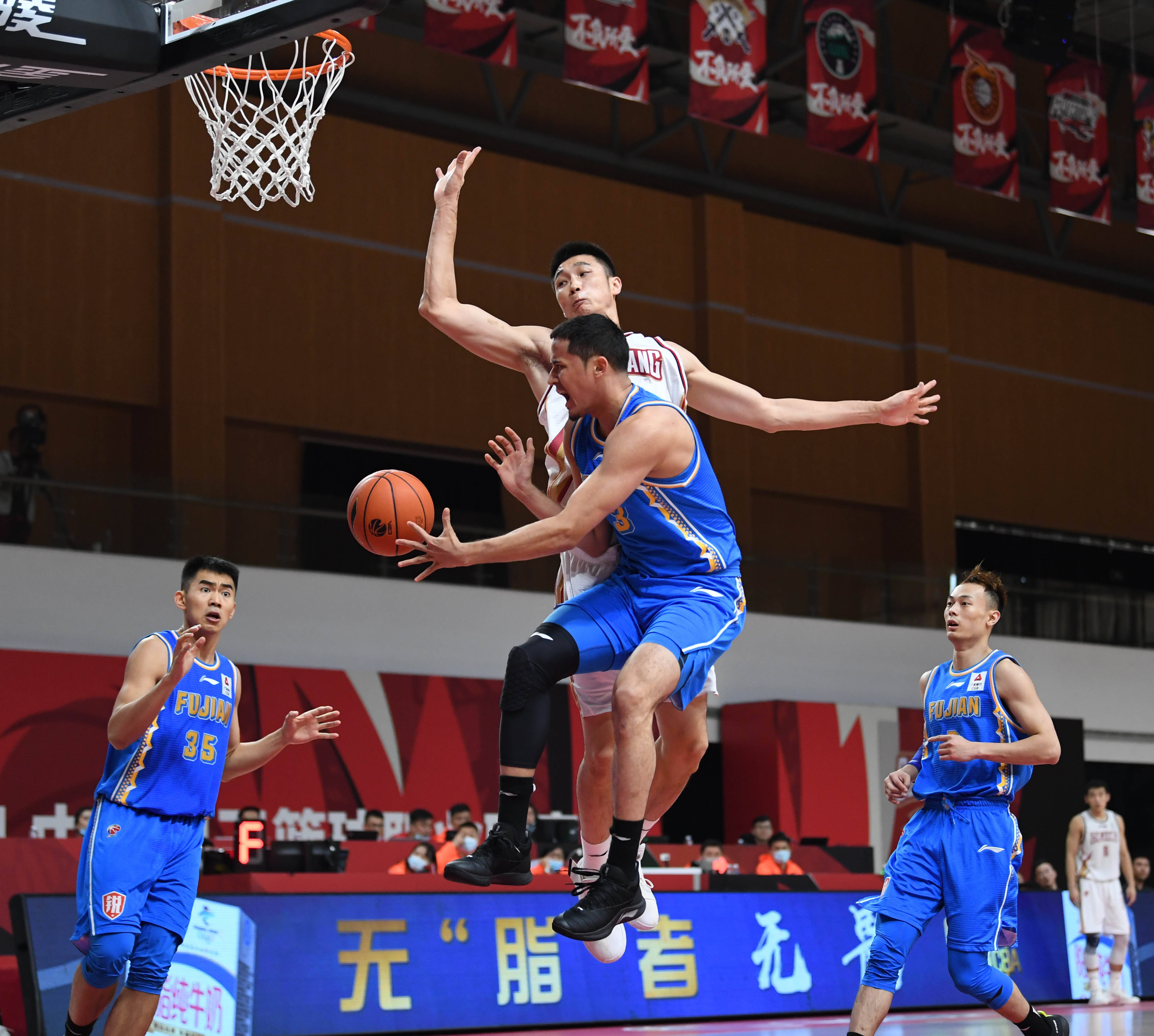 其高位逼抢 其高位逼抢